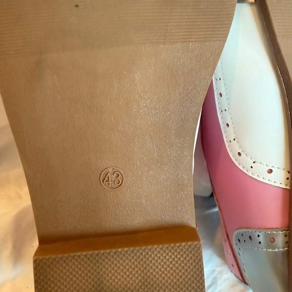 Pink, White & Silver Oxford Brogues – Size 43-Perfect W/ a Poodle Skirt! - Picture 7 of 10